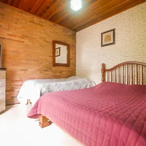 Quarto em Acomodações Particulares Hospedagem Recanto Das Estrelas, Campos do Jordão
